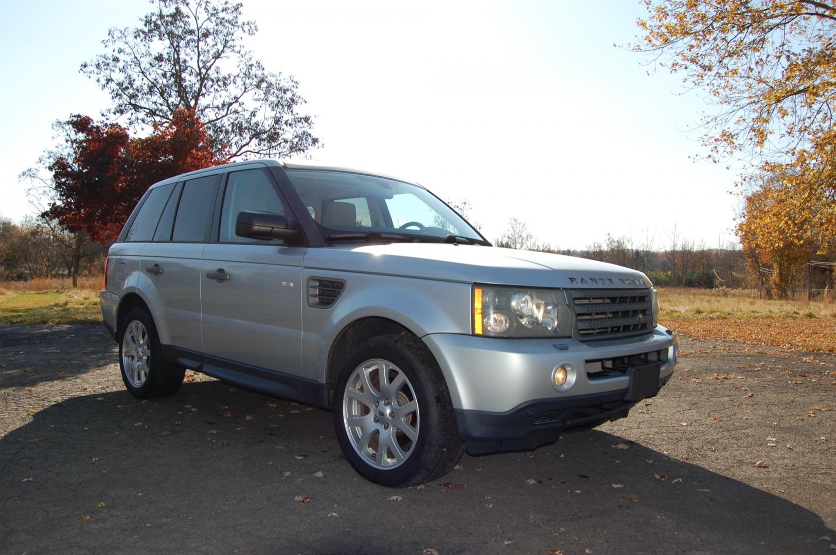 2009 Silver /Beige Leather Land Rover Range Rover Sport HSE (SALSK25419A) with an 4.4L V8 DOHC 32V engine, Automatic transmission, located at 6528 Lower York Road, New Hope, PA, 18938, (215) 862-9555, 40.358707, -74.977882 - Here we have a nice Range Rover Sport with a 4.4L V8 putting power to all four wheels via an automatic shifting transmission. The interior offers beige leather with wood trim, keyless entry, dual climate controls, heated seats front and back, AM/FM/CD/AUX radio with navigation, Harman/Kardon speaker - Photo#7